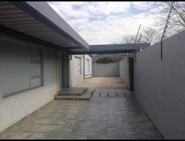 BUSINESS PROPERTY TO RENT IN NORTHMEAD